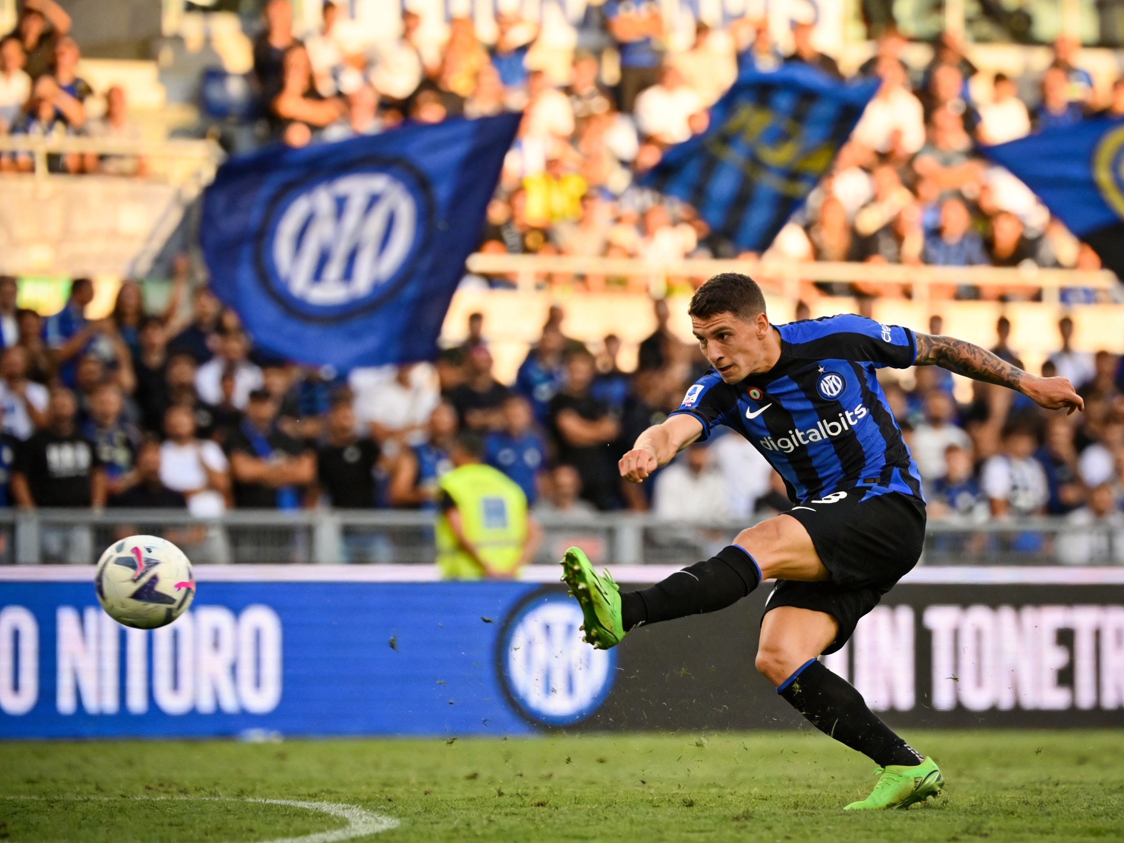 意甲国际米兰对阵那不勒斯的比赛图片